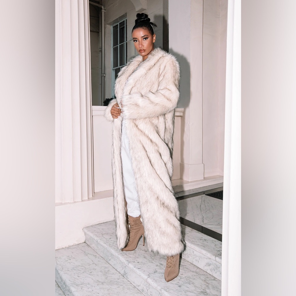 PrettyLittleThing Faux Fur Coat-Cream NWT
